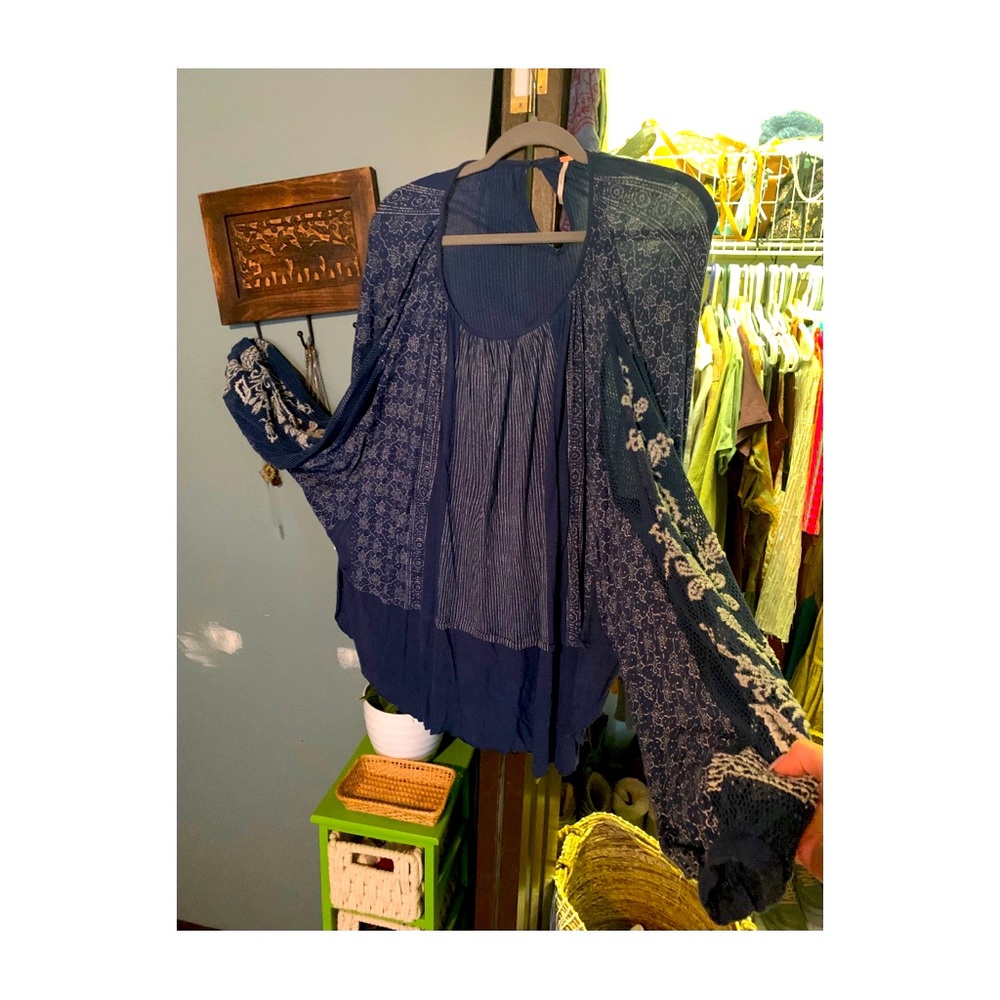 Exquisite Flowy Delicate Blouse